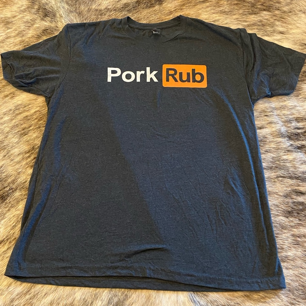 Pork Rub Men’s Tee NWOT